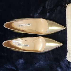 Brand new BB gold pumps!!! Make an offer. Can't wear them due to an injury!